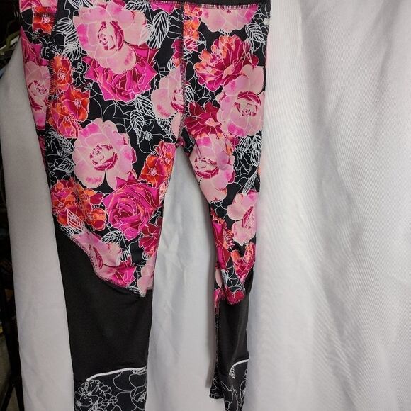 Danskins capris - Picture 2 of 8